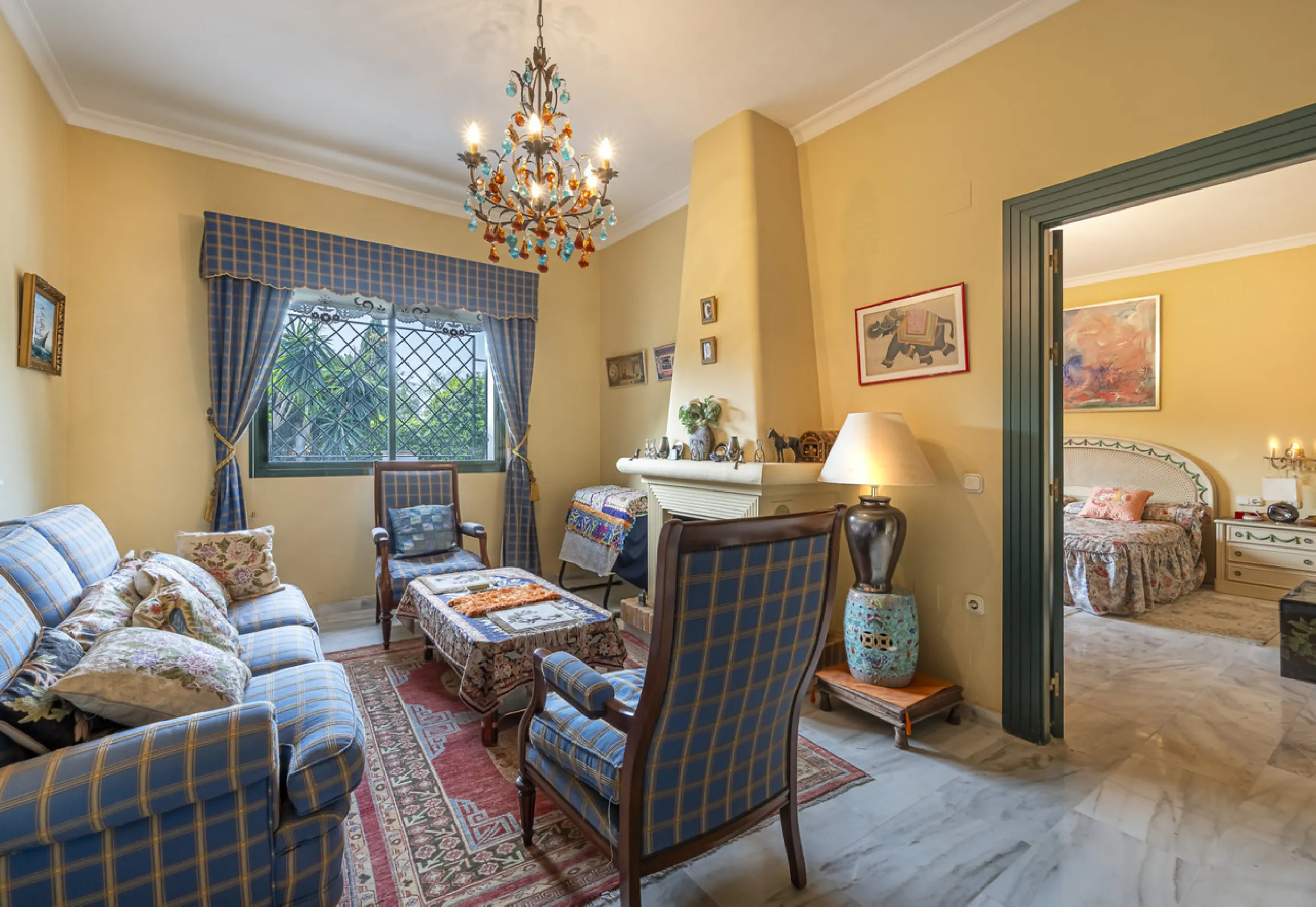 Located in the heart of Marbella's prestigious Golden Mile, in the exclusive residential area of Nagüeles, this exquisite villa embodies the essence of Mediterranean luxury living.