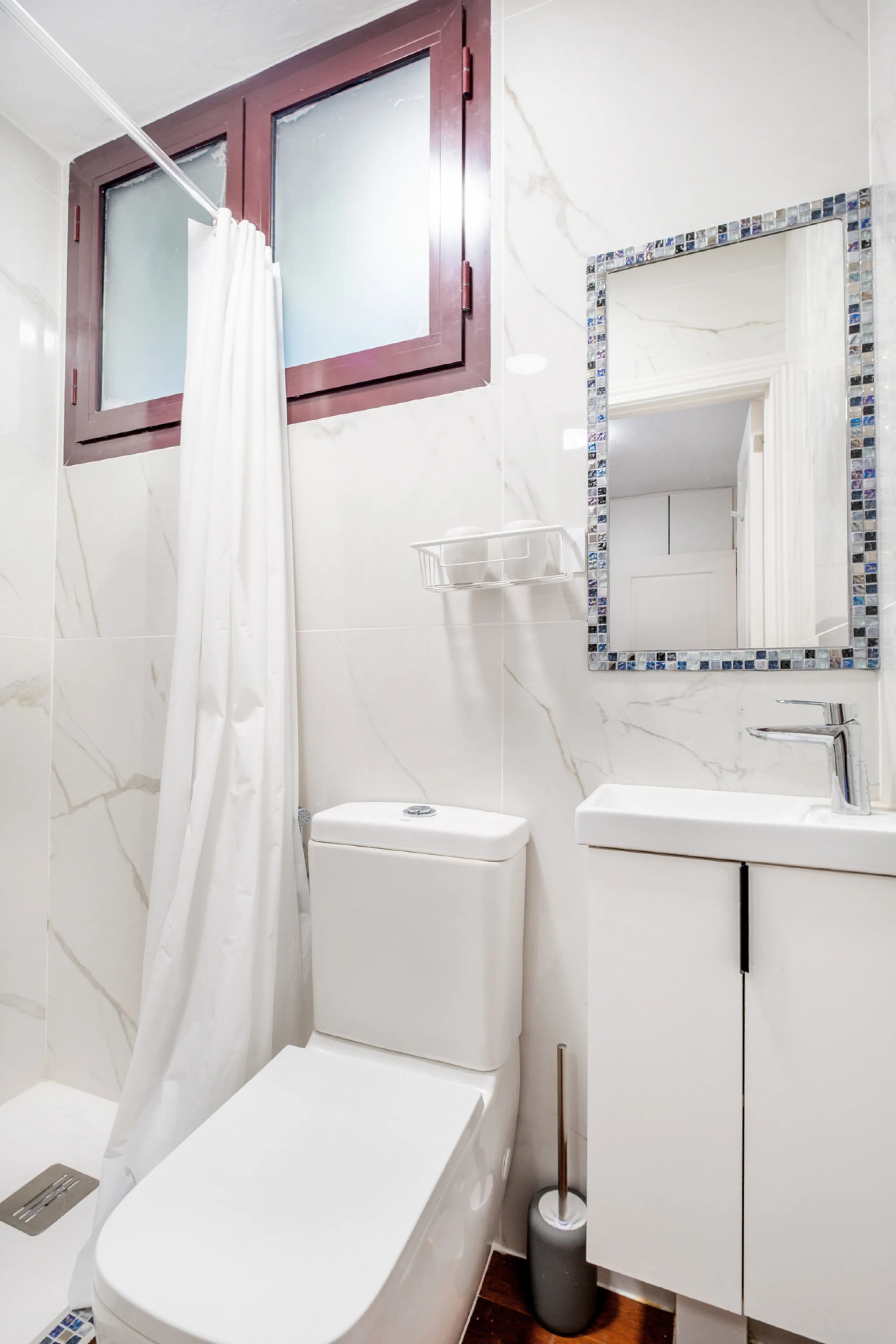 Just a short walk from Puente Romano and the beach, this fully renovated corner-unit villa is located in the exclusive gated community of Monte Marbella Club, with only 17 homes.