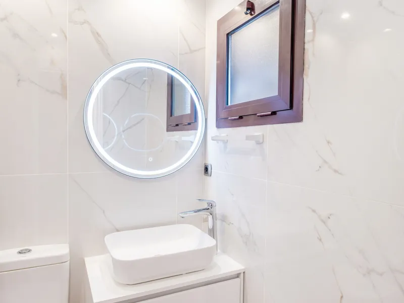 Just a short walk from Puente Romano and the beach, this fully renovated corner-unit villa is located in the exclusive gated community of Monte Marbella Club, with only 17 homes.