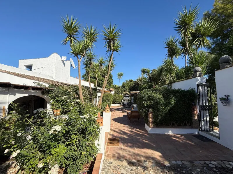 House - Finca - Cortijo в продаже в Coín, Málaga. В доме 5 спален и 4 ванных комнат. Площадь дома 280 м². Площадь участка 8100 м²