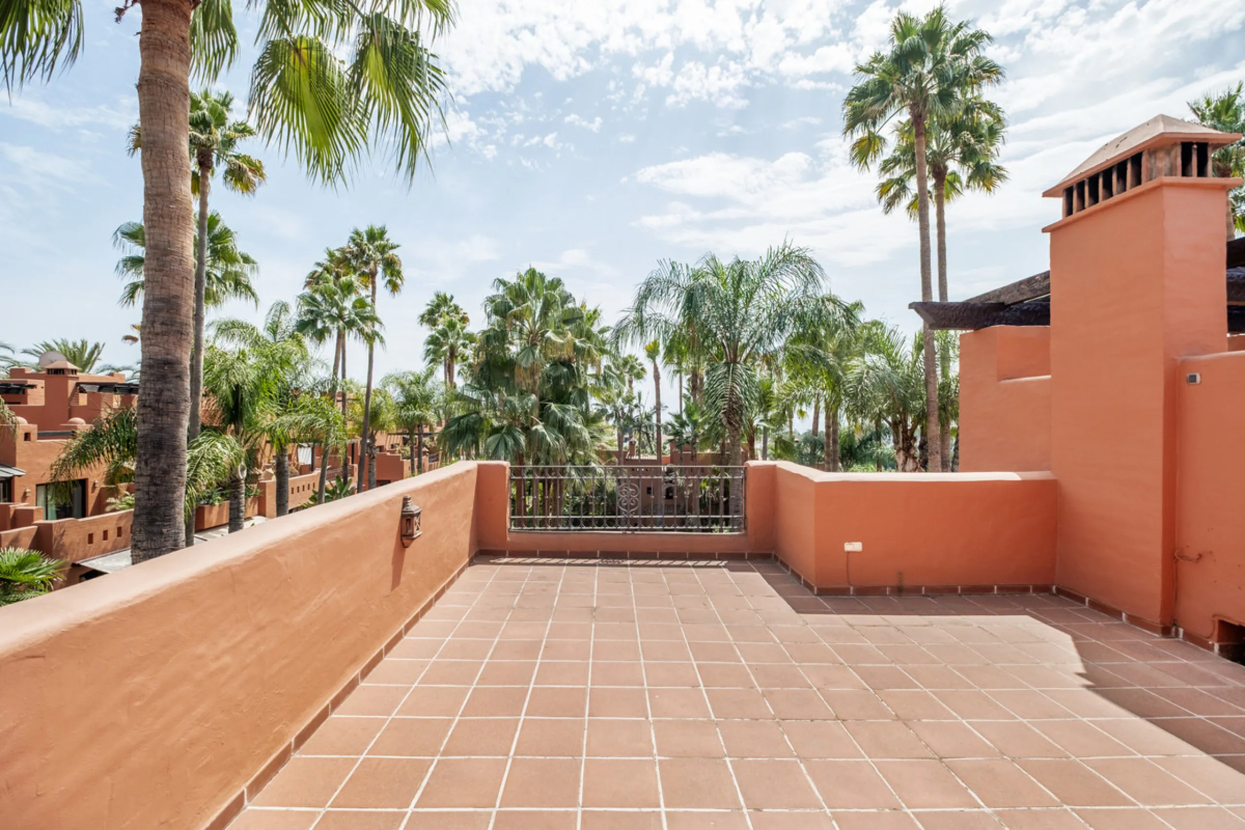 Just a short walk from Puente Romano and the beach, this fully renovated corner-unit villa is located in the exclusive gated community of Monte Marbella Club, with only 17 homes.
