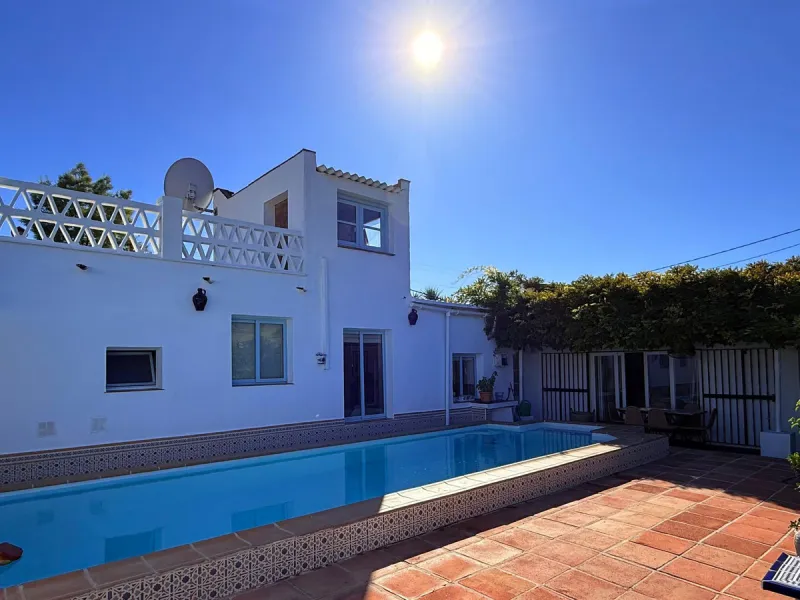 House - Finca - Cortijo в продаже в Coín, Málaga. В доме 5 спален и 4 ванных комнат. Площадь дома 280 м². Площадь участка 8100 м²