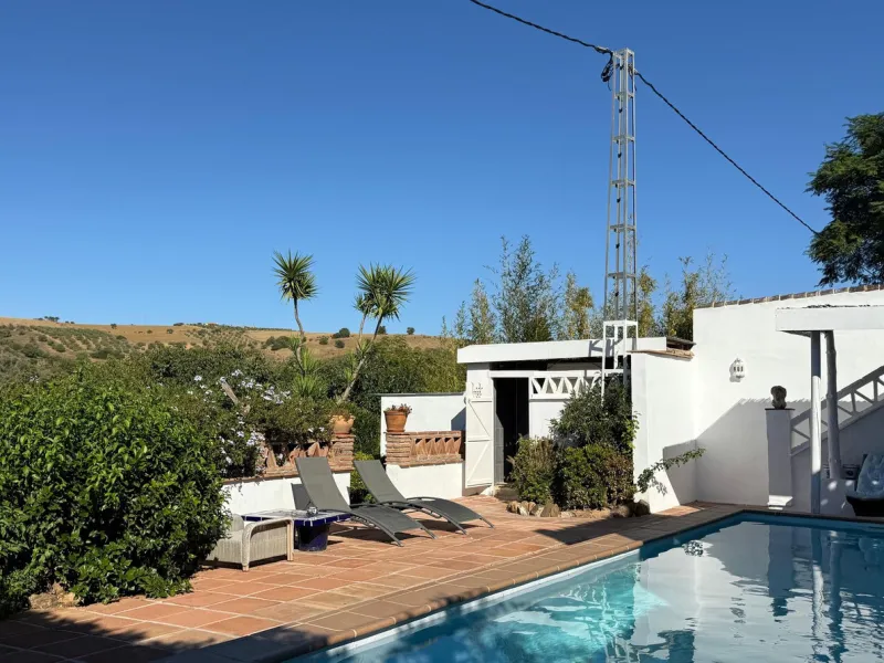 House - Finca - Cortijo в продаже в Coín, Málaga. В доме 5 спален и 4 ванных комнат. Площадь дома 280 м². Площадь участка 8100 м²