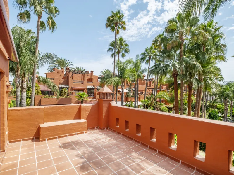 Just a short walk from Puente Romano and the beach, this fully renovated corner-unit villa is located in the exclusive gated community of Monte Marbella Club, with only 17 homes.