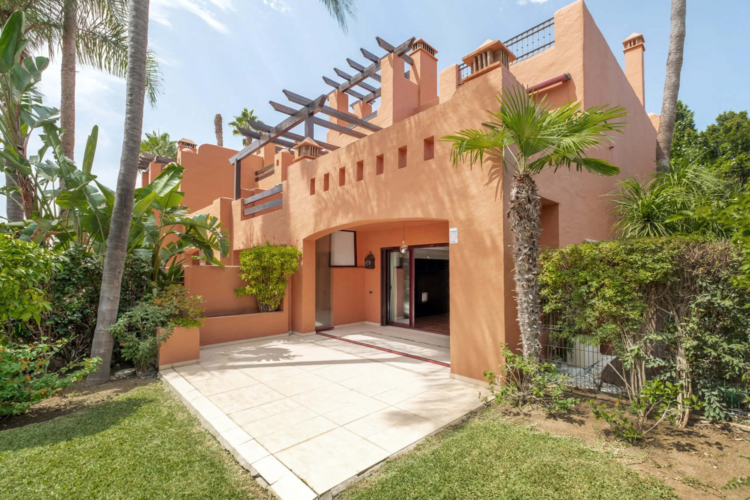 Just a short walk from Puente Romano and the beach, this fully renovated corner-unit villa is located in the exclusive gated community of Monte Marbella Club, with only 17 homes.