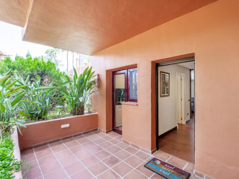 Just a short walk from Puente Romano and the beach, this fully renovated corner-unit villa is located in the exclusive gated community of Monte Marbella Club, with only 17 homes.