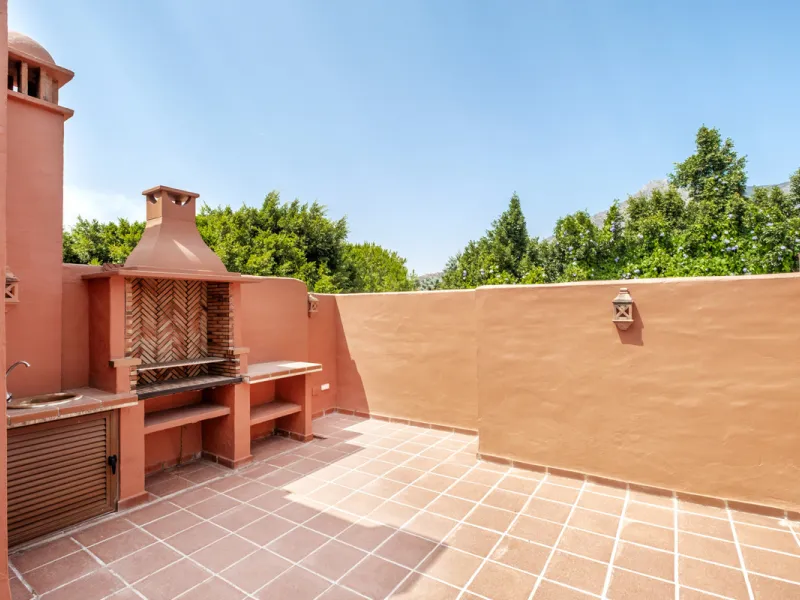 Just a short walk from Puente Romano and the beach, this fully renovated corner-unit villa is located in the exclusive gated community of Monte Marbella Club, with only 17 homes.
