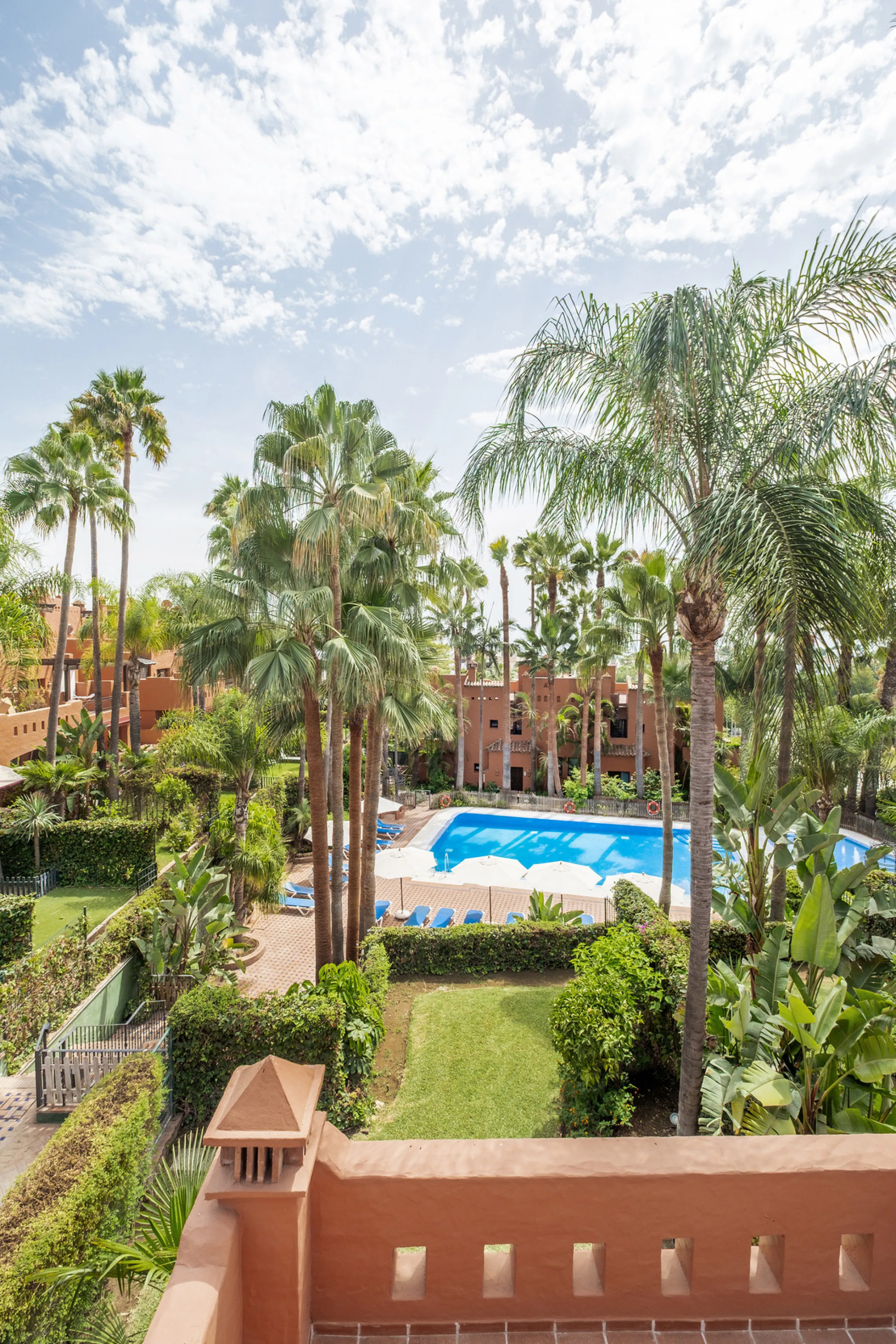 Just a short walk from Puente Romano and the beach, this fully renovated corner-unit villa is located in the exclusive gated community of Monte Marbella Club, with only 17 homes.