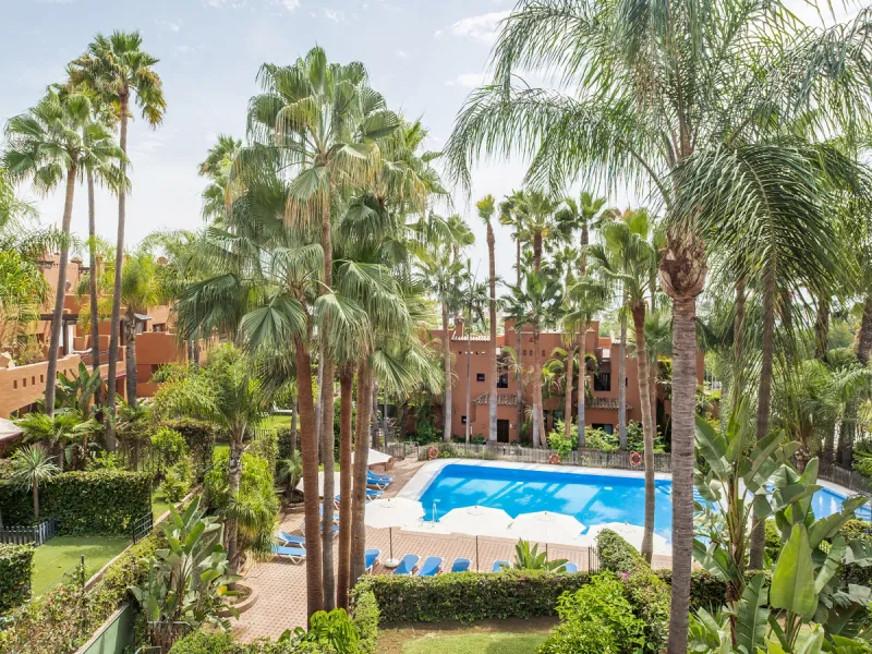 Just a short walk from Puente Romano and the beach, this fully renovated corner-unit villa is located in the exclusive gated community of Monte Marbella Club, with only 17 homes.