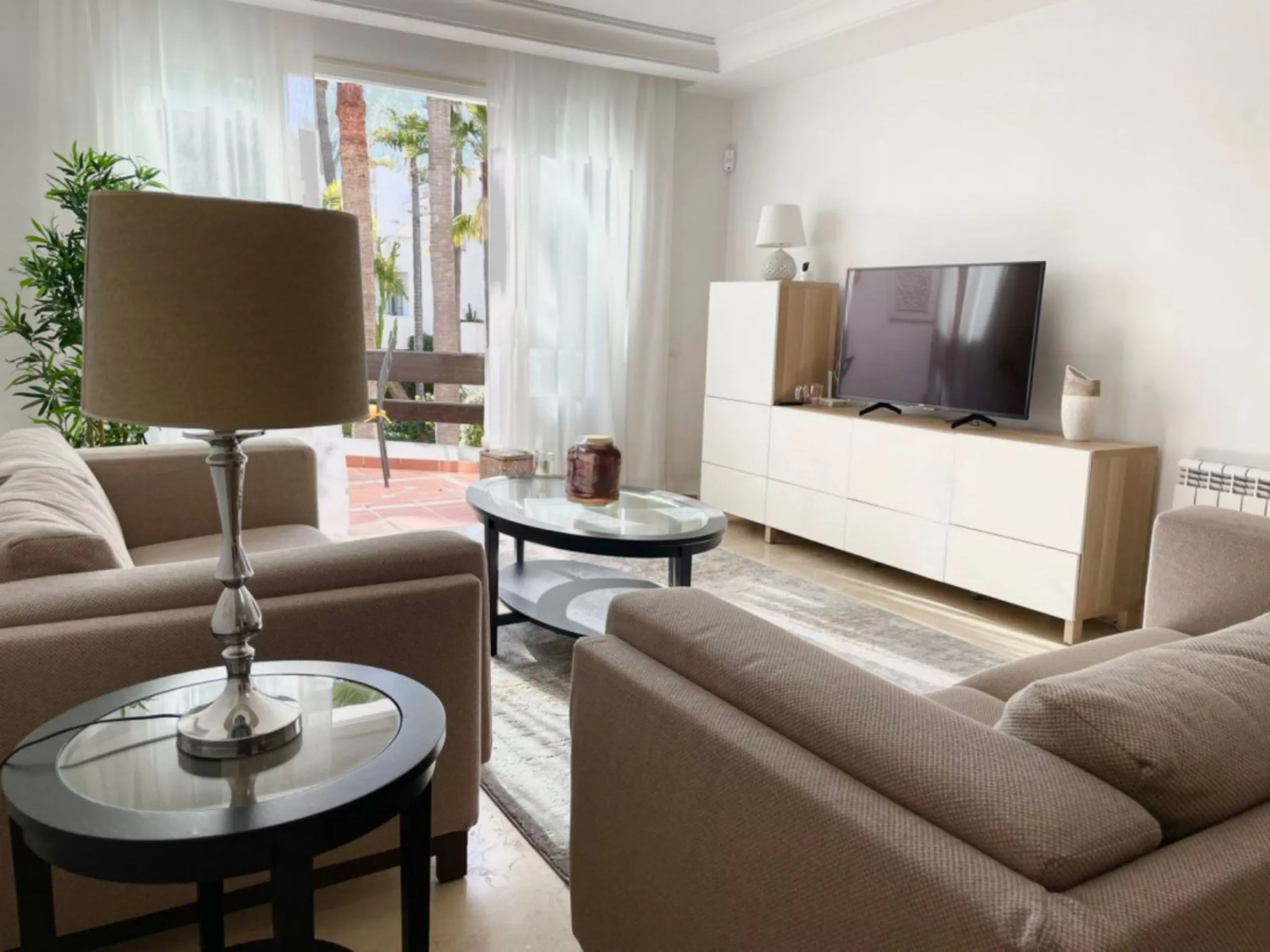 Apartment - Middle Floor Apartment в продаже в Marbella, Málaga. В доме 2 спален и 2 ванных комнат. Площадь дома 179 м²