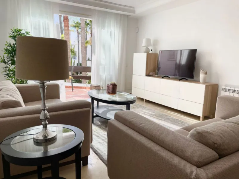 Apartment - Middle Floor Apartment в продаже в Marbella, Málaga. В доме 2 спален и 2 ванных комнат. Площадь дома 179 м²