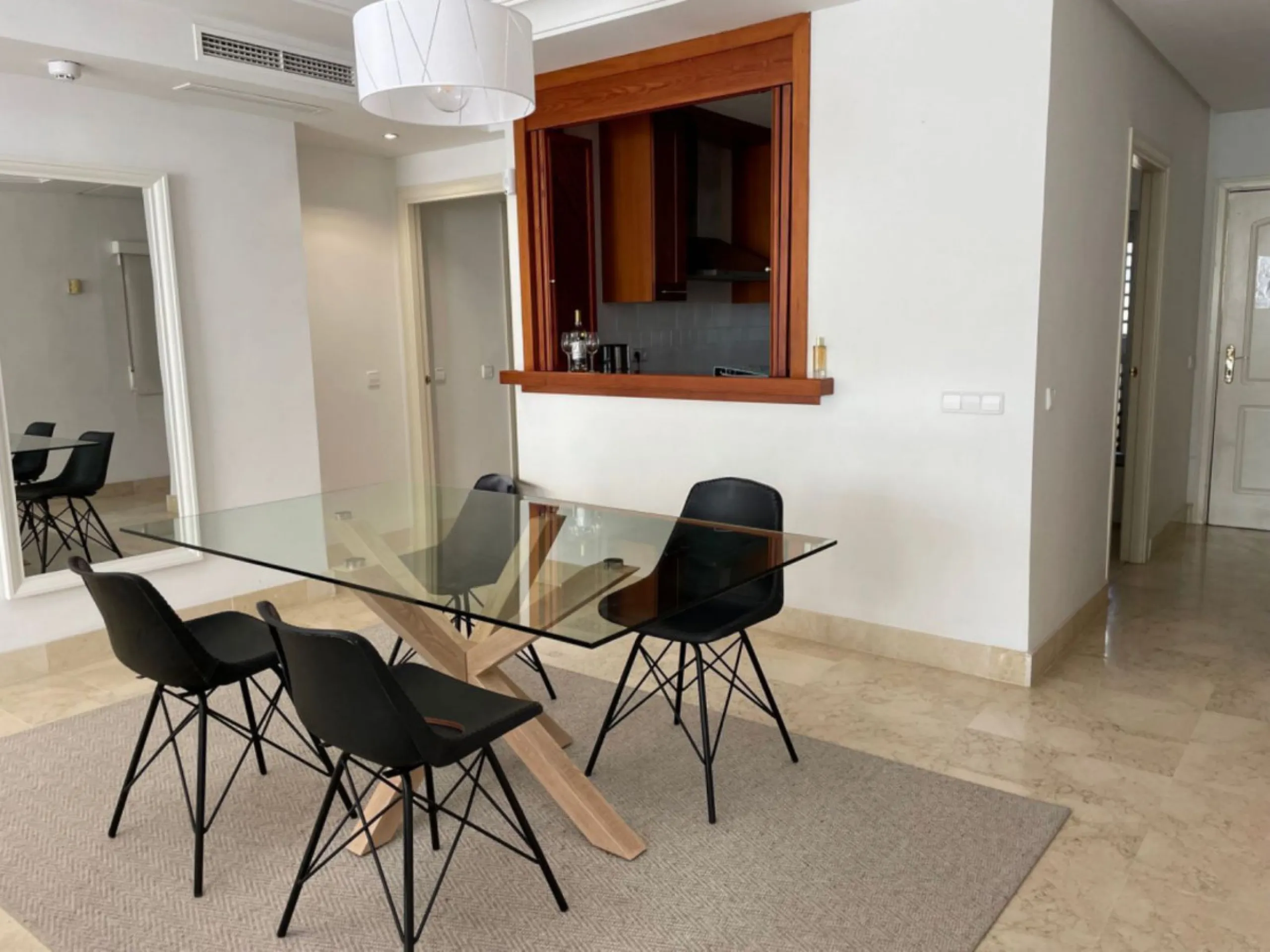 Apartment - Middle Floor Apartment в продаже в Marbella, Málaga. В доме 2 спален и 2 ванных комнат. Площадь дома 179 м²