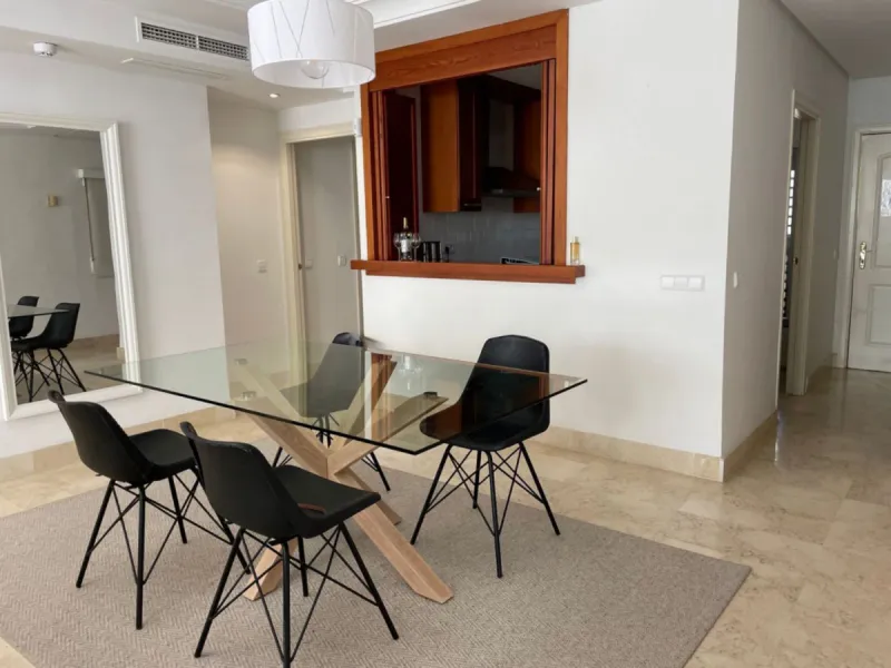 Apartment - Middle Floor Apartment в продаже в Marbella, Málaga. В доме 2 спален и 2 ванных комнат. Площадь дома 179 м²