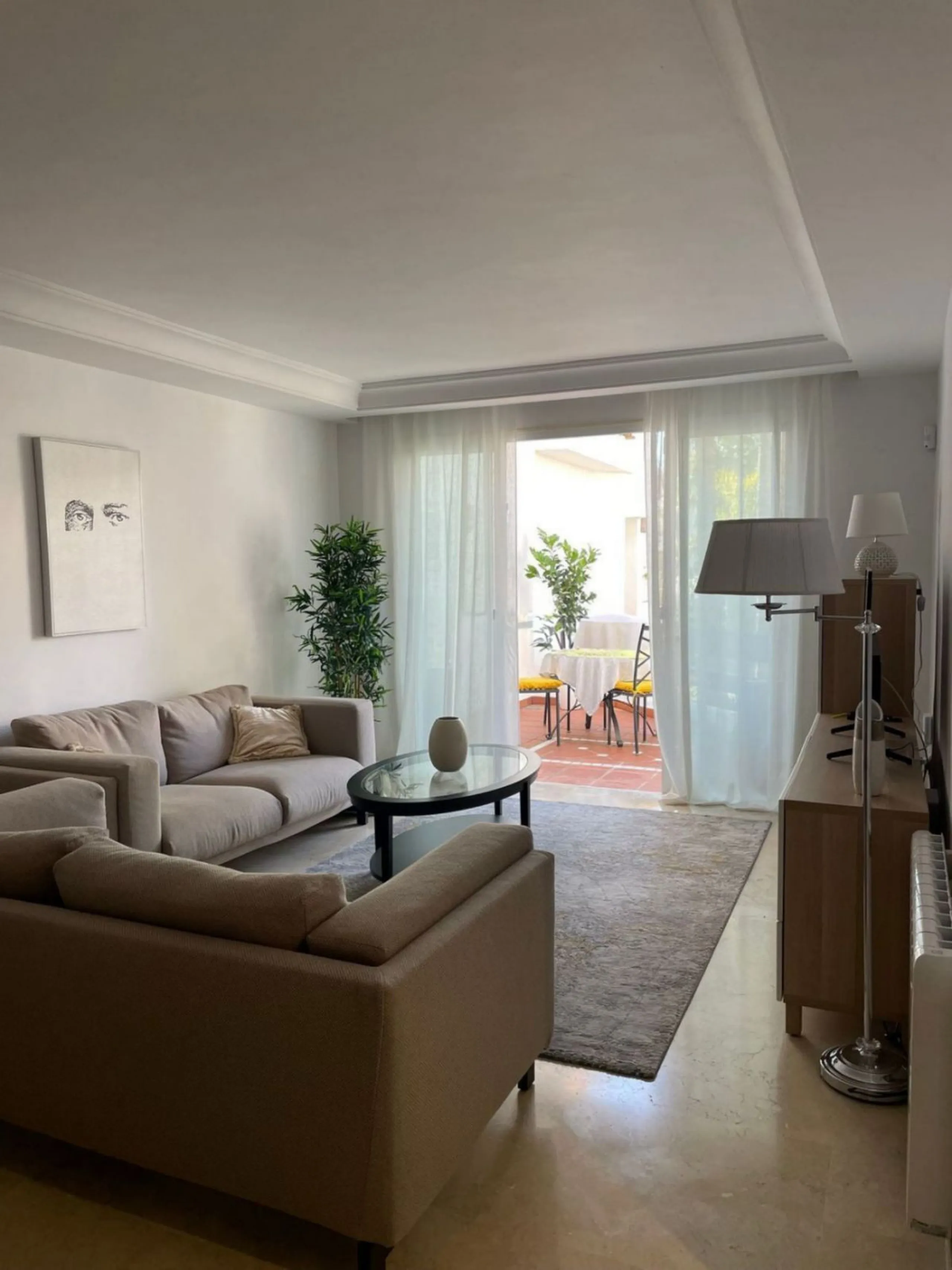 Apartment - Middle Floor Apartment в продаже в Marbella, Málaga. В доме 2 спален и 2 ванных комнат. Площадь дома 179 м²