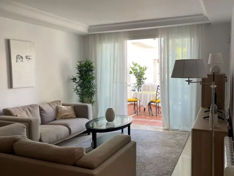 Apartment - Middle Floor Apartment в продаже в Marbella, Málaga. В доме 2 спален и 2 ванных комнат. Площадь дома 179 м²