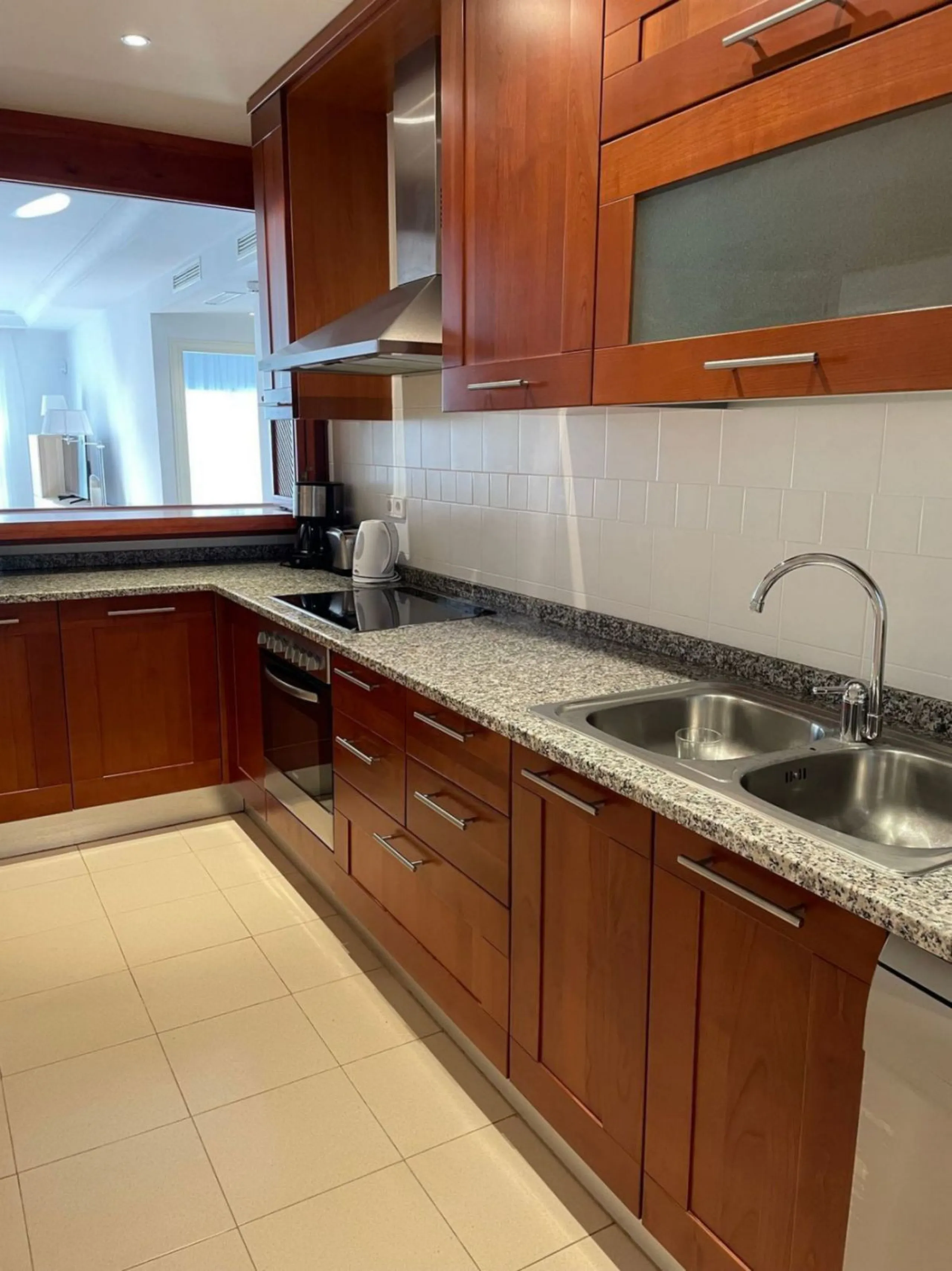 Apartment - Middle Floor Apartment в продаже в Marbella, Málaga. В доме 2 спален и 2 ванных комнат. Площадь дома 179 м²
