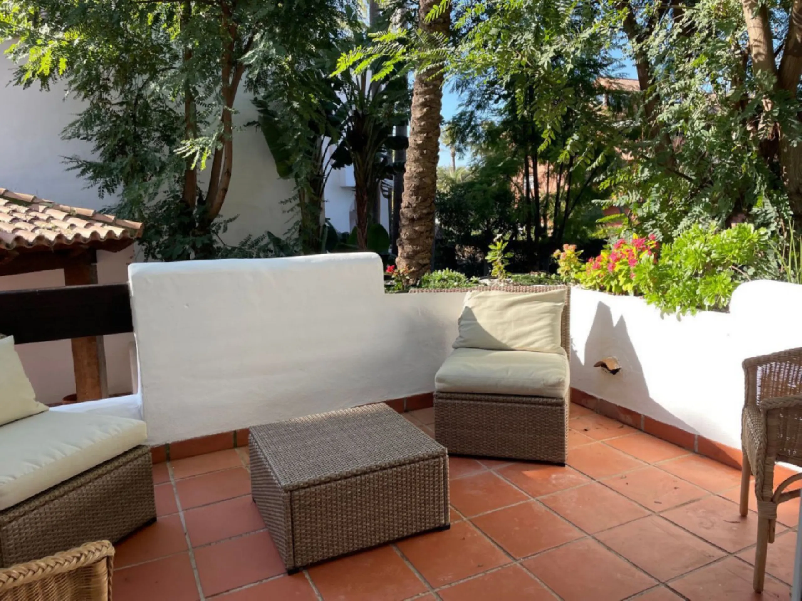 Apartment - Middle Floor Apartment в продаже в Marbella, Málaga. В доме 2 спален и 2 ванных комнат. Площадь дома 179 м²