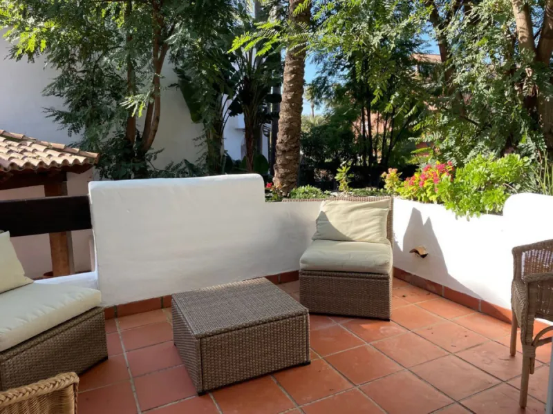Apartment - Middle Floor Apartment в продаже в Marbella, Málaga. В доме 2 спален и 2 ванных комнат. Площадь дома 179 м²