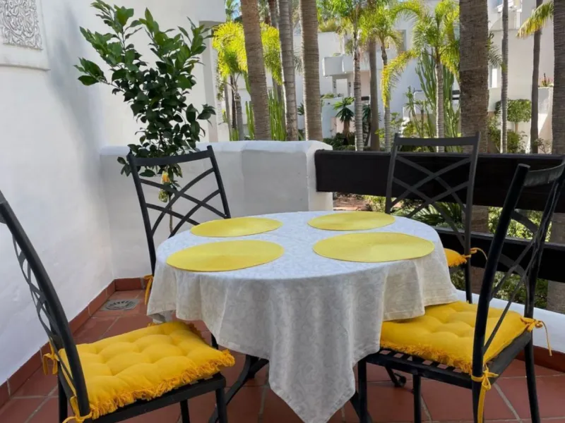 Apartment - Middle Floor Apartment в продаже в Marbella, Málaga. В доме 2 спален и 2 ванных комнат. Площадь дома 179 м²