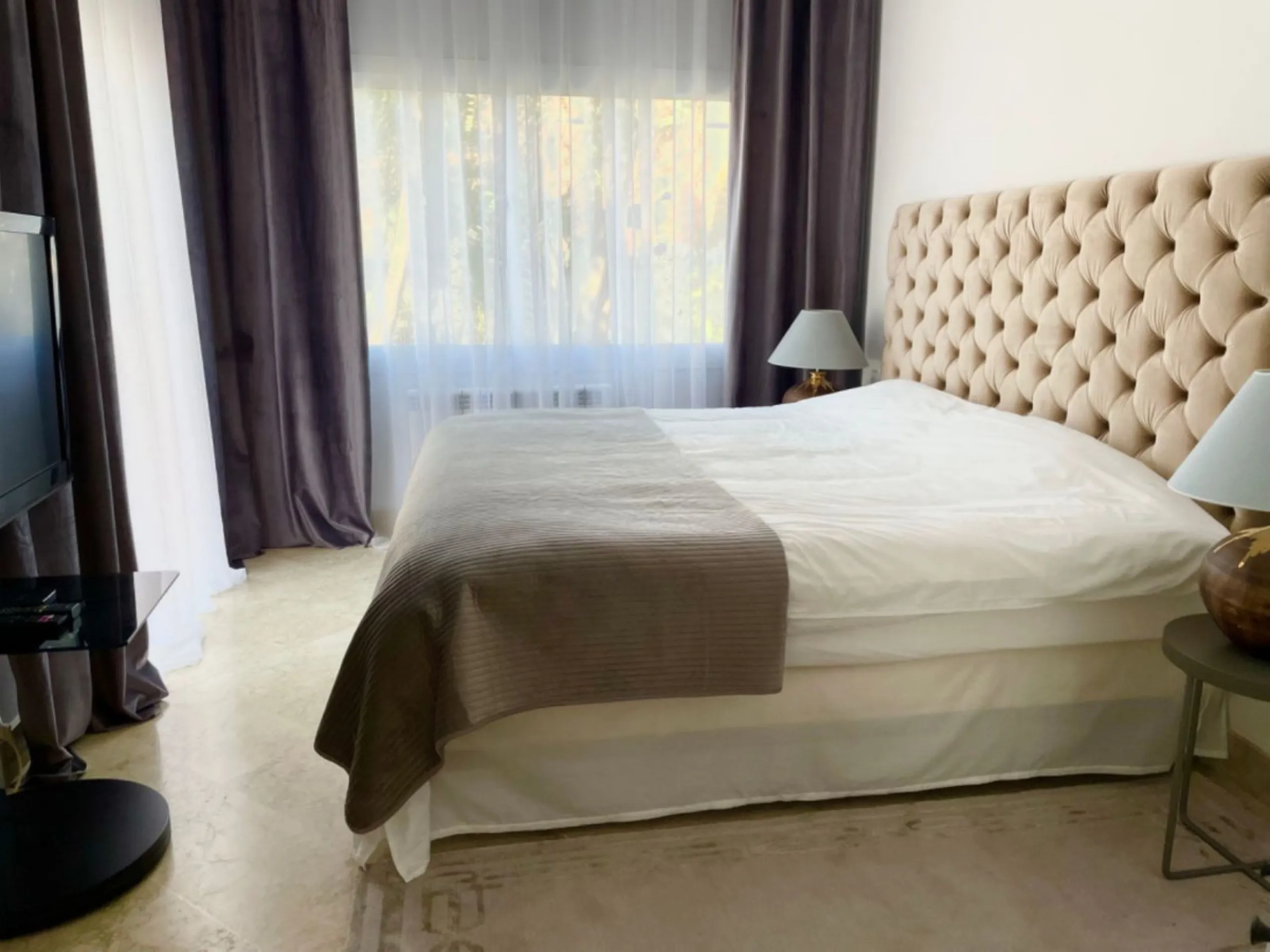 Apartment - Middle Floor Apartment в продаже в Marbella, Málaga. В доме 2 спален и 2 ванных комнат. Площадь дома 179 м²