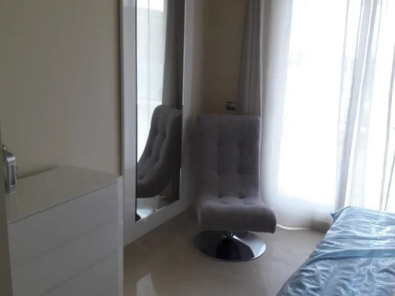 A newly built apartment is for sale in a prestigious residential complex next to a golf course, gym, and paddle tennis and tennis courts. Located just a five-minute drive from the center of Fuengirola, the property is surrounded by a privileged natural en