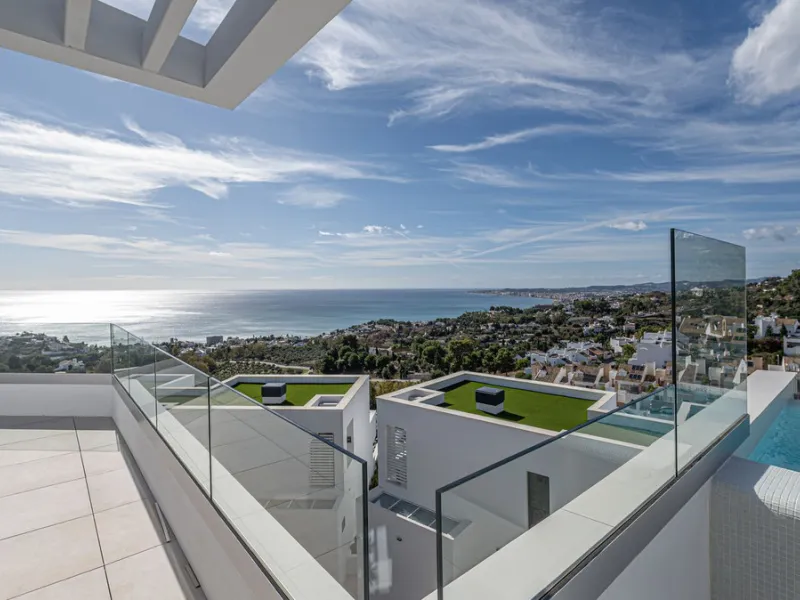 House - Detached Villa в продаже в Benalmadena, Málaga. В доме 4 спален и 5 ванных комнат. Площадь дома 210 м²