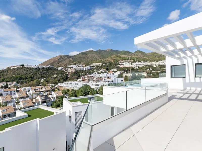 House - Detached Villa в продаже в Benalmadena, Málaga. В доме 4 спален и 5 ванных комнат. Площадь дома 210 м²
