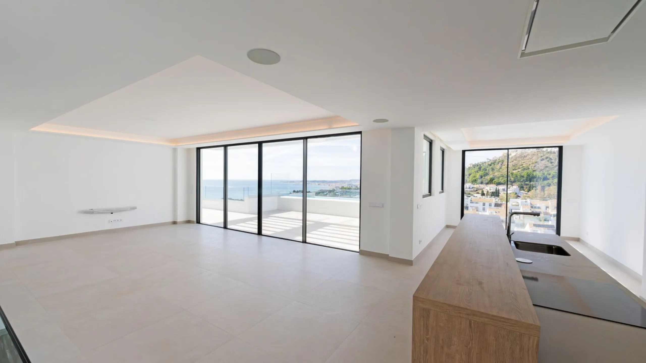 House - Detached Villa в продаже в Benalmadena, Málaga. В доме 4 спален и 5 ванных комнат. Площадь дома 210 м²