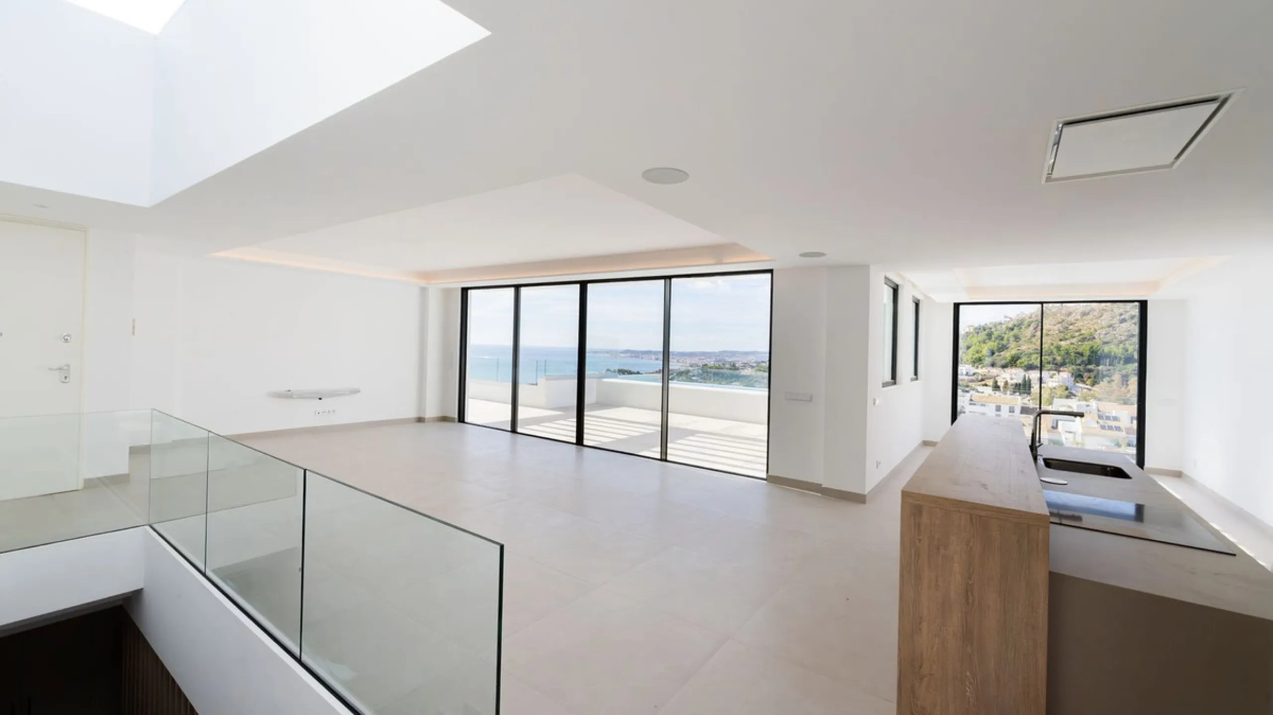 House - Detached Villa в продаже в Benalmadena, Málaga. В доме 4 спален и 5 ванных комнат. Площадь дома 210 м²