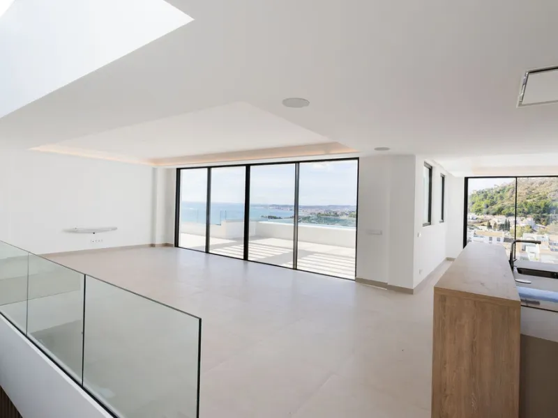House - Detached Villa в продаже в Benalmadena, Málaga. В доме 4 спален и 5 ванных комнат. Площадь дома 210 м²