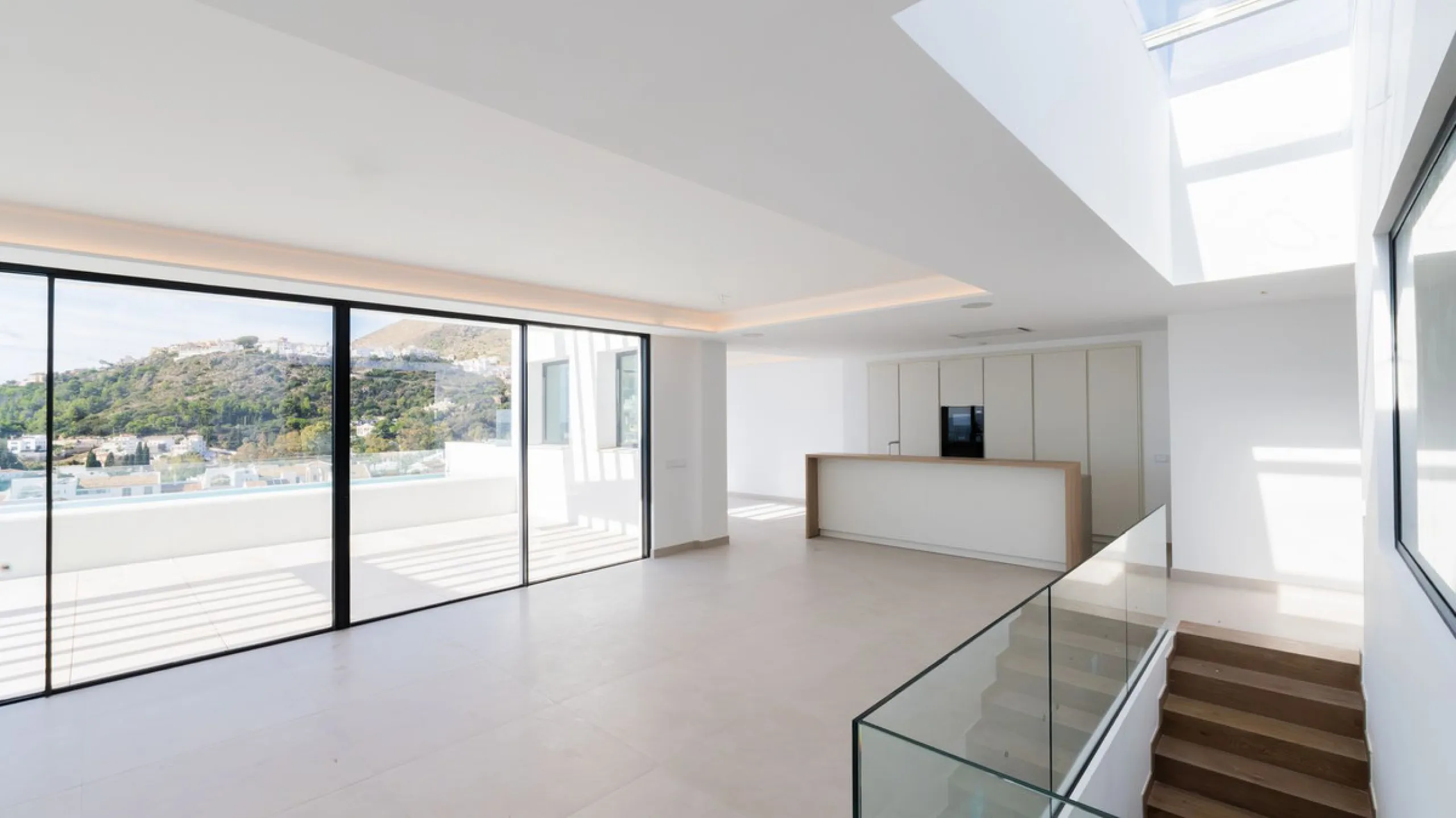 House - Detached Villa в продаже в Benalmadena, Málaga. В доме 4 спален и 5 ванных комнат. Площадь дома 210 м²