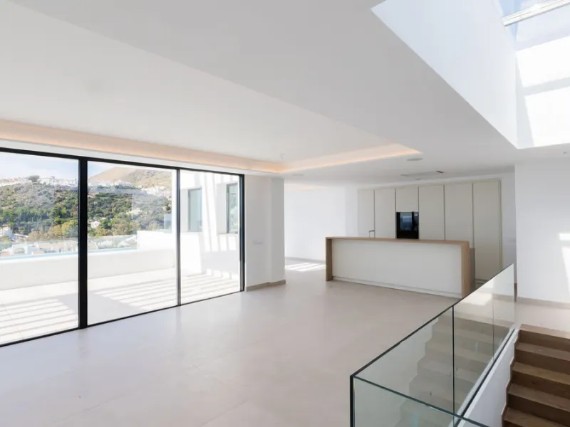 House - Detached Villa в продаже в Benalmadena, Málaga. В доме 4 спален и 5 ванных комнат. Площадь дома 210 м²