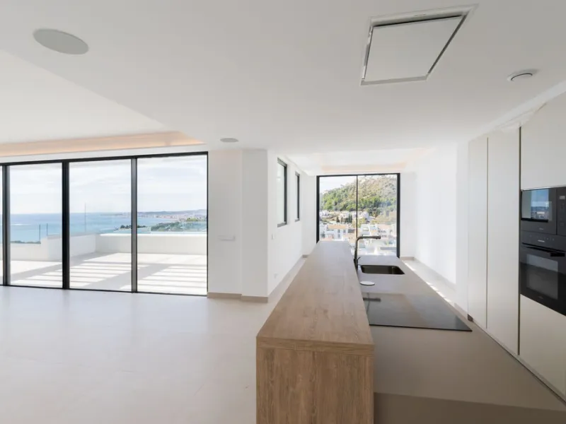 House - Detached Villa в продаже в Benalmadena, Málaga. В доме 4 спален и 5 ванных комнат. Площадь дома 210 м²
