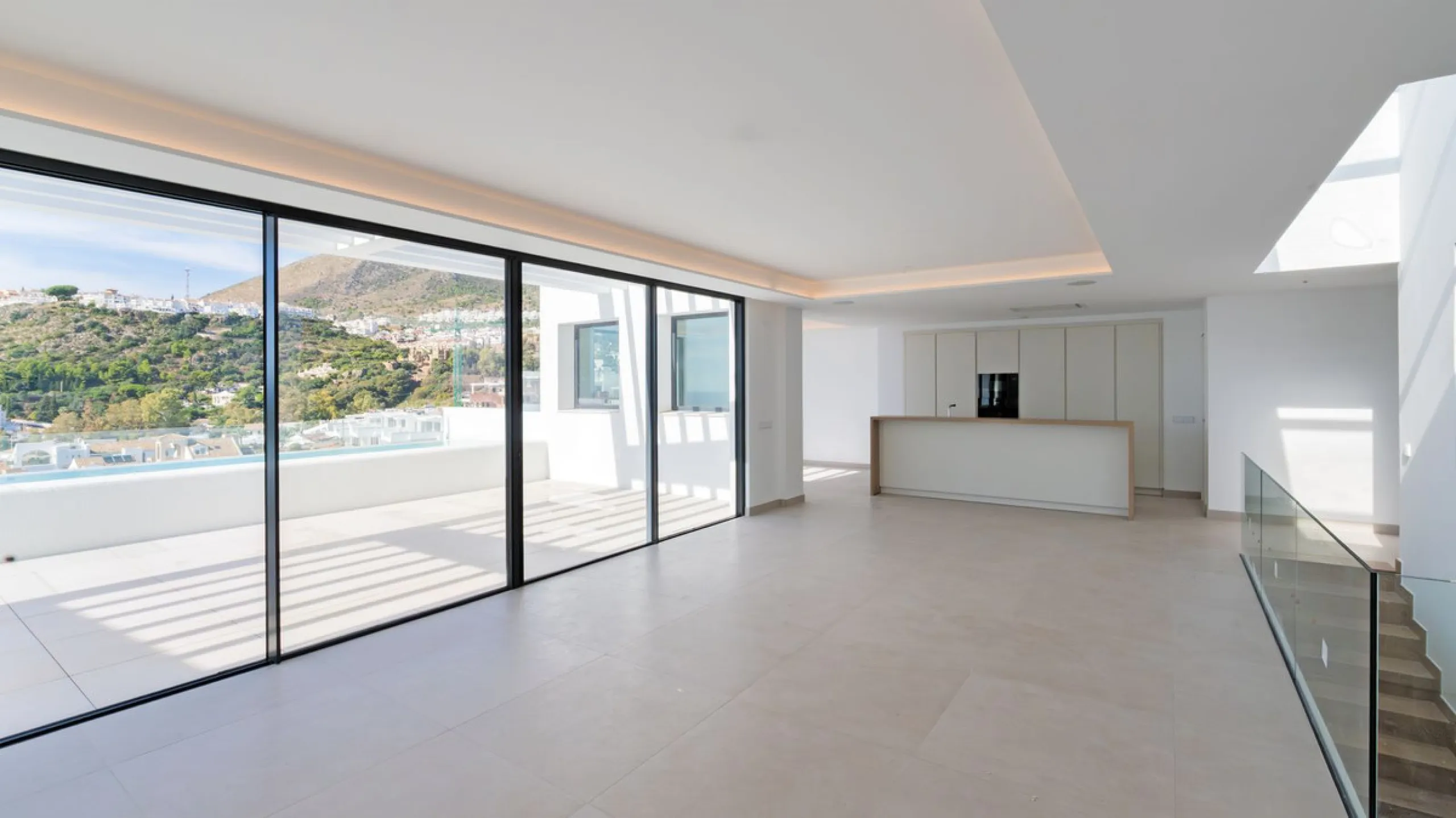 House - Detached Villa в продаже в Benalmadena, Málaga. В доме 4 спален и 5 ванных комнат. Площадь дома 210 м²