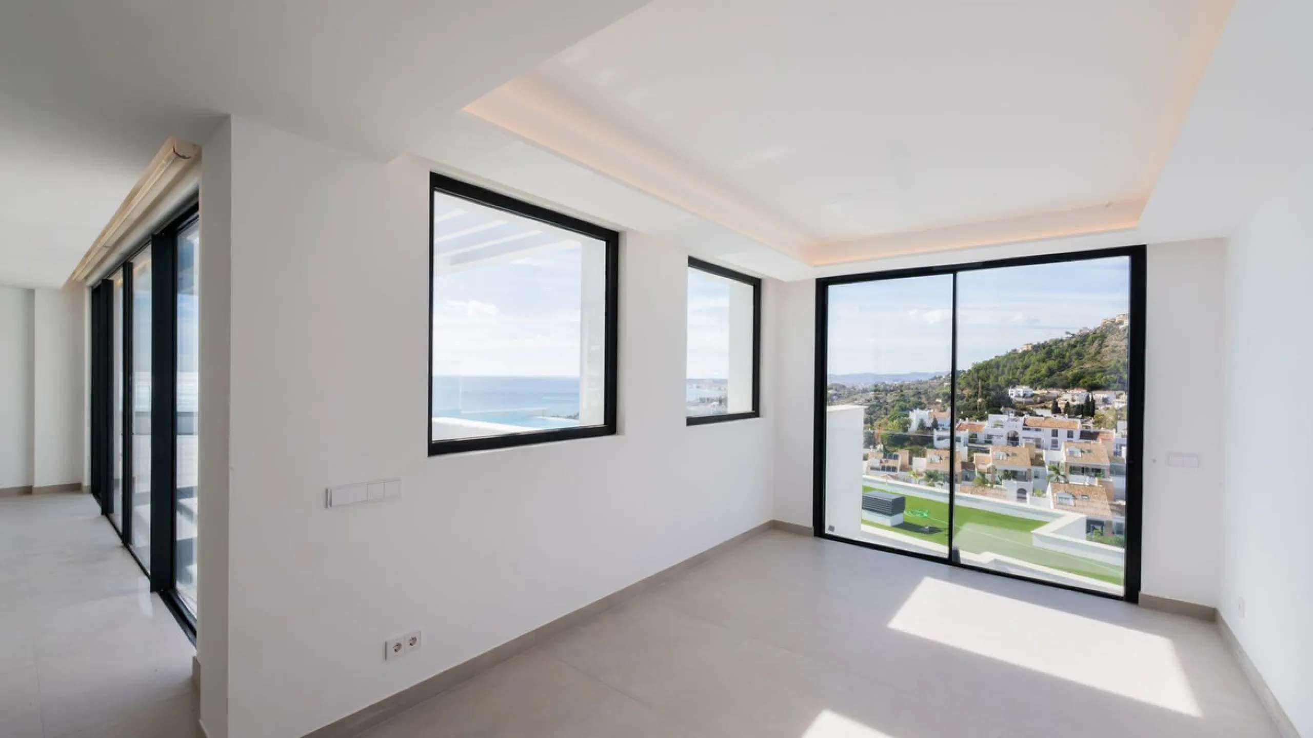 House - Detached Villa в продаже в Benalmadena, Málaga. В доме 4 спален и 5 ванных комнат. Площадь дома 210 м²