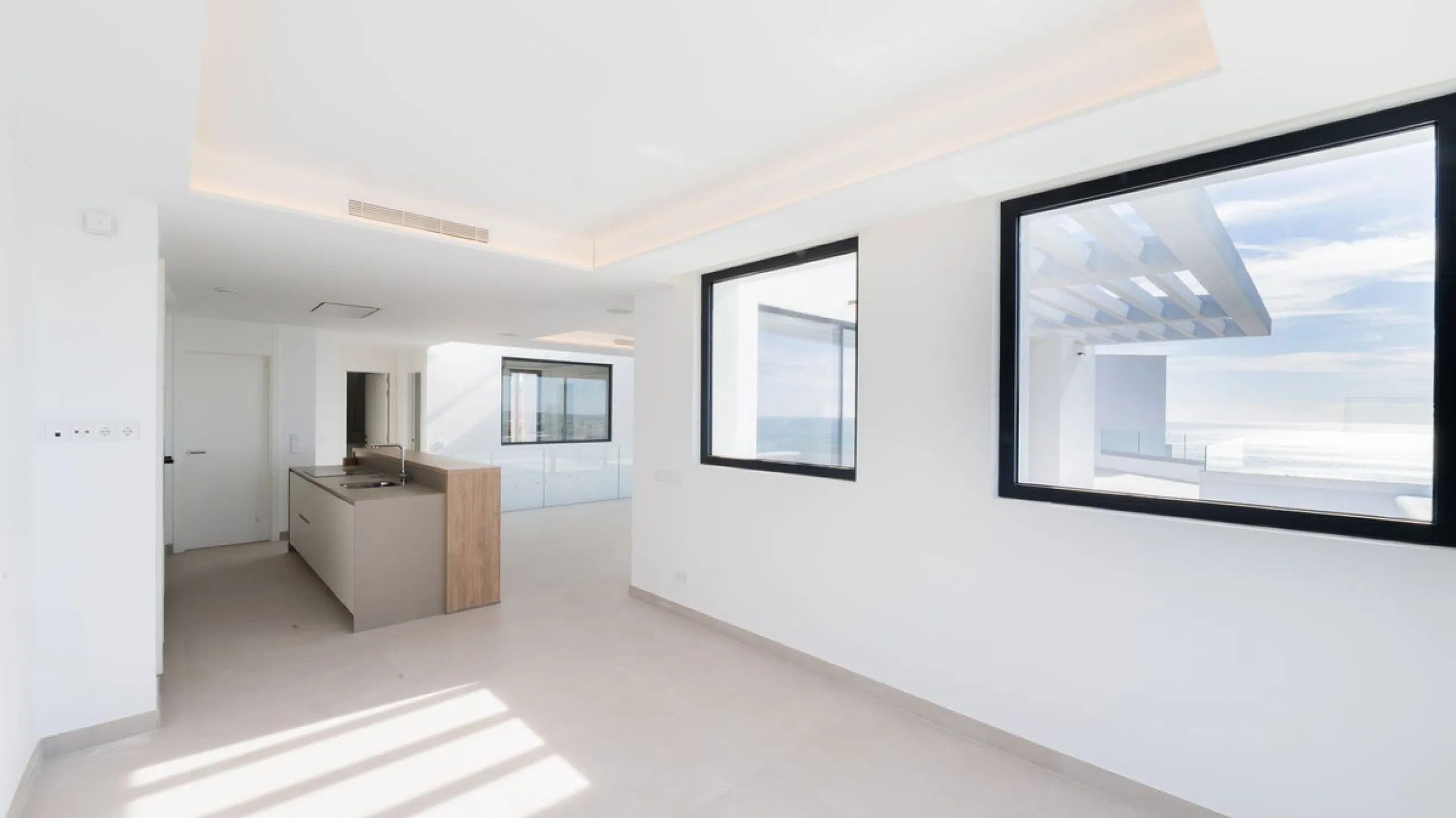 House - Detached Villa в продаже в Benalmadena, Málaga. В доме 4 спален и 5 ванных комнат. Площадь дома 210 м²