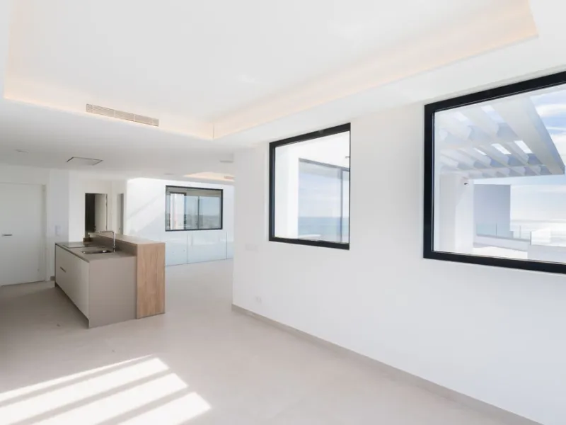 House - Detached Villa в продаже в Benalmadena, Málaga. В доме 4 спален и 5 ванных комнат. Площадь дома 210 м²