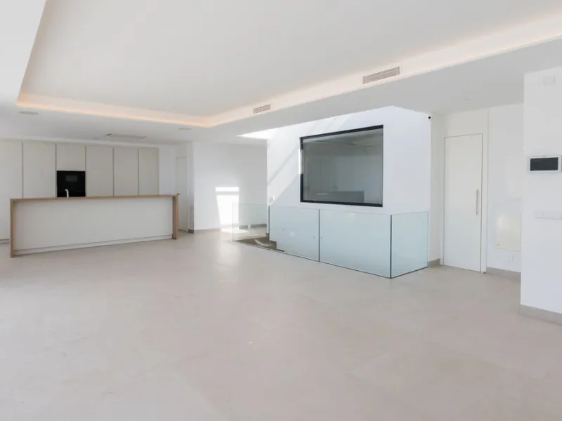 House - Detached Villa в продаже в Benalmadena, Málaga. В доме 4 спален и 5 ванных комнат. Площадь дома 210 м²