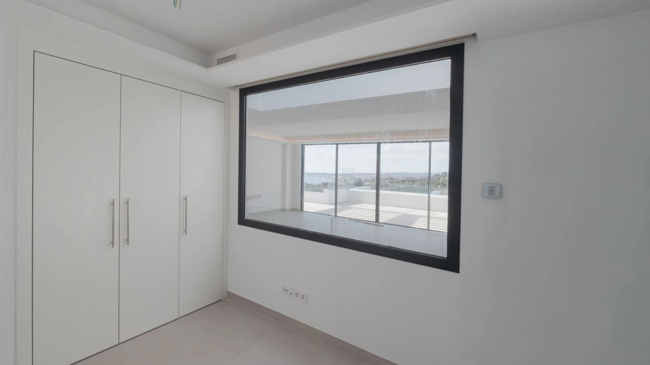 House - Detached Villa в продаже в Benalmadena, Málaga. В доме 4 спален и 5 ванных комнат. Площадь дома 210 м²