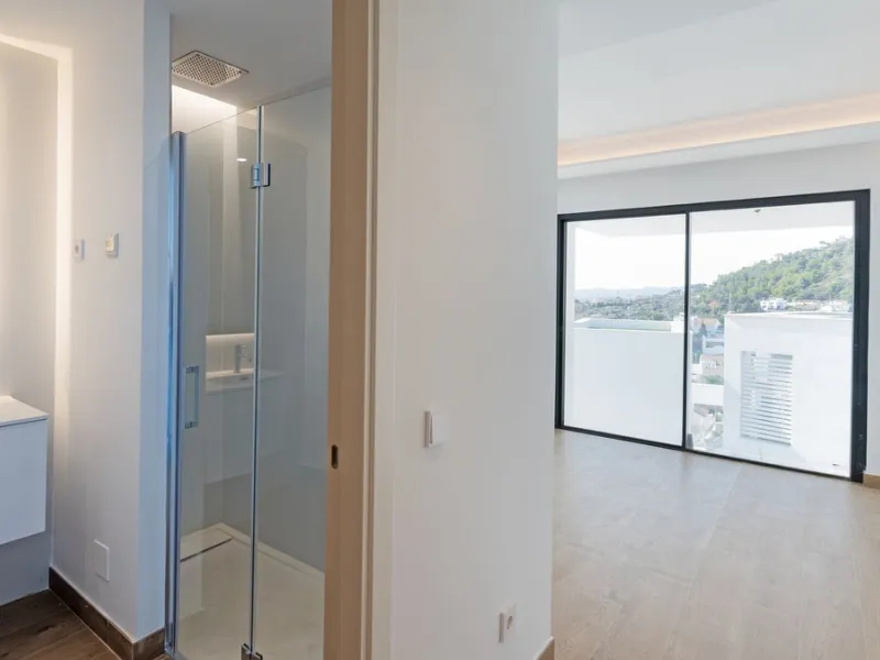 House - Detached Villa в продаже в Benalmadena, Málaga. В доме 4 спален и 5 ванных комнат. Площадь дома 210 м²