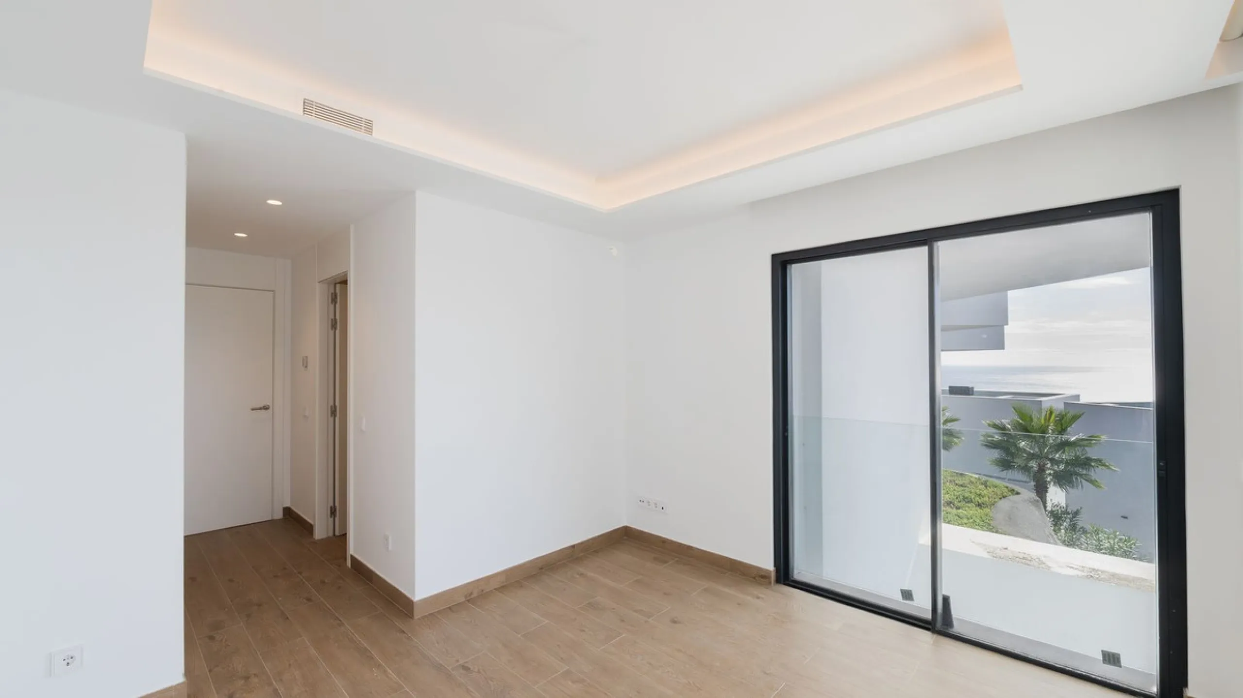 House - Detached Villa в продаже в Benalmadena, Málaga. В доме 4 спален и 5 ванных комнат. Площадь дома 210 м²