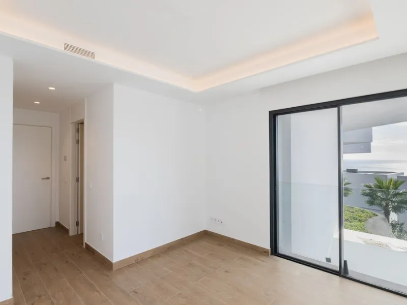 House - Detached Villa в продаже в Benalmadena, Málaga. В доме 4 спален и 5 ванных комнат. Площадь дома 210 м²