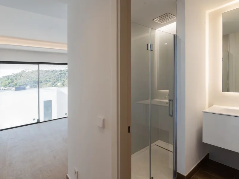 House - Detached Villa в продаже в Benalmadena, Málaga. В доме 4 спален и 5 ванных комнат. Площадь дома 210 м²
