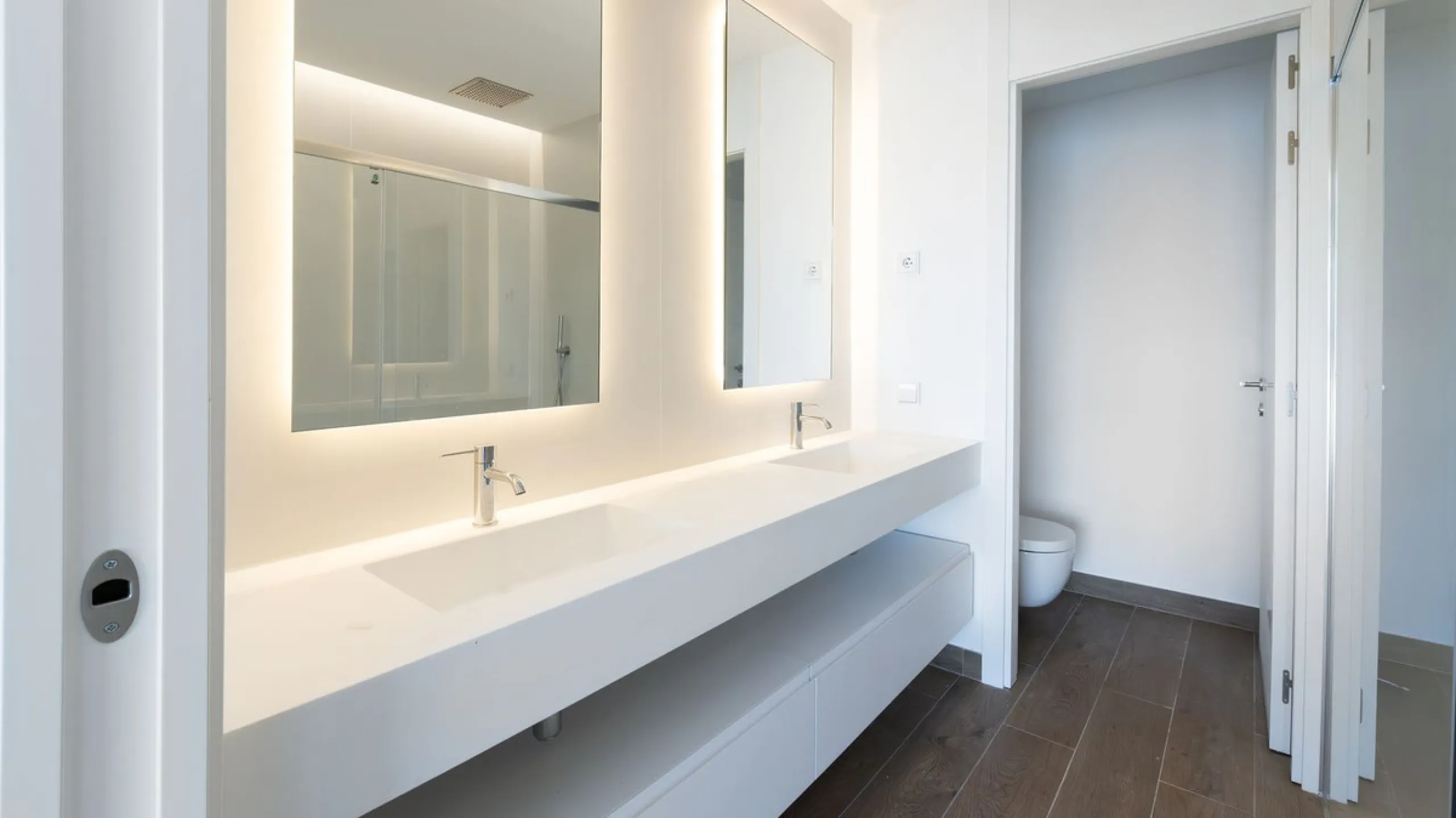 House - Detached Villa в продаже в Benalmadena, Málaga. В доме 4 спален и 5 ванных комнат. Площадь дома 210 м²