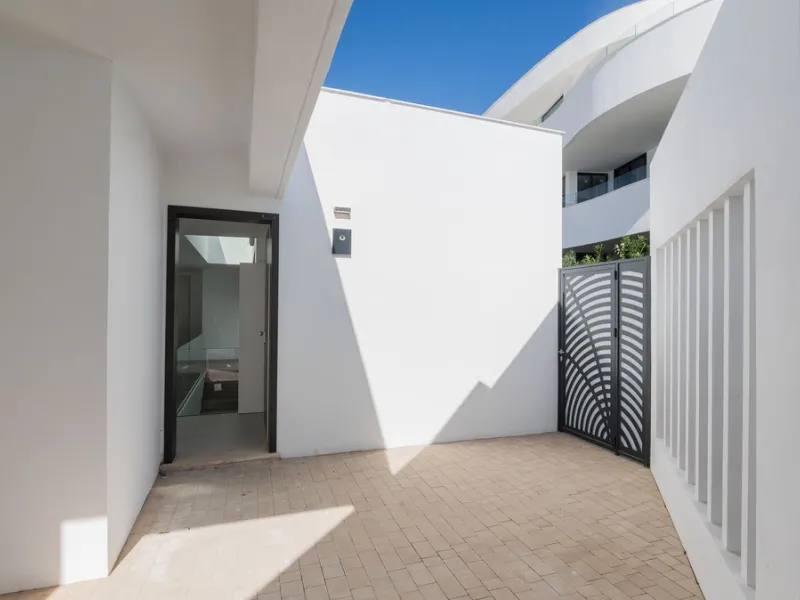 House - Detached Villa в продаже в Benalmadena, Málaga. В доме 4 спален и 5 ванных комнат. Площадь дома 210 м²
