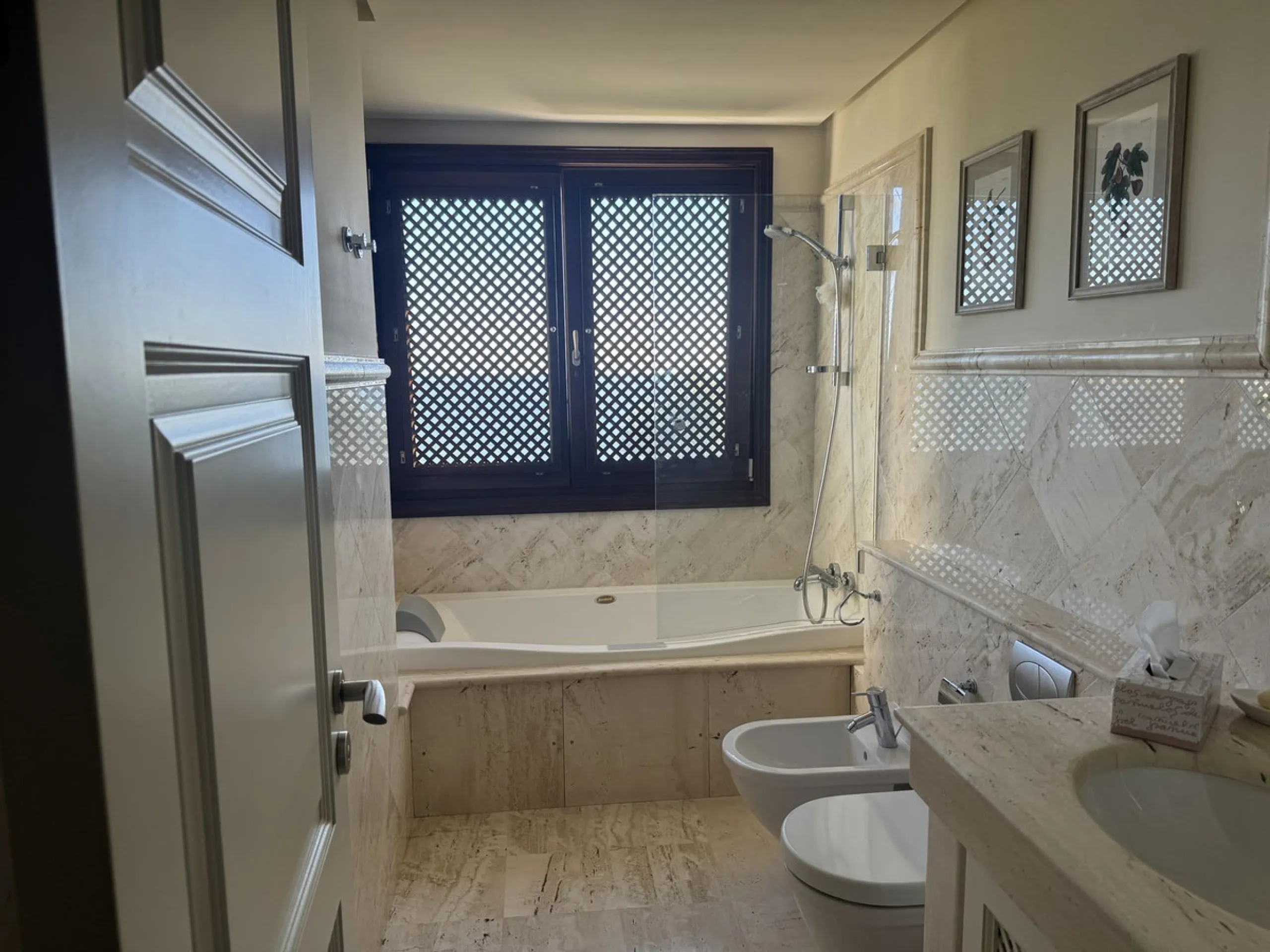 Elegant Ground-Floor Apartment in Doncella Beach, Estepona