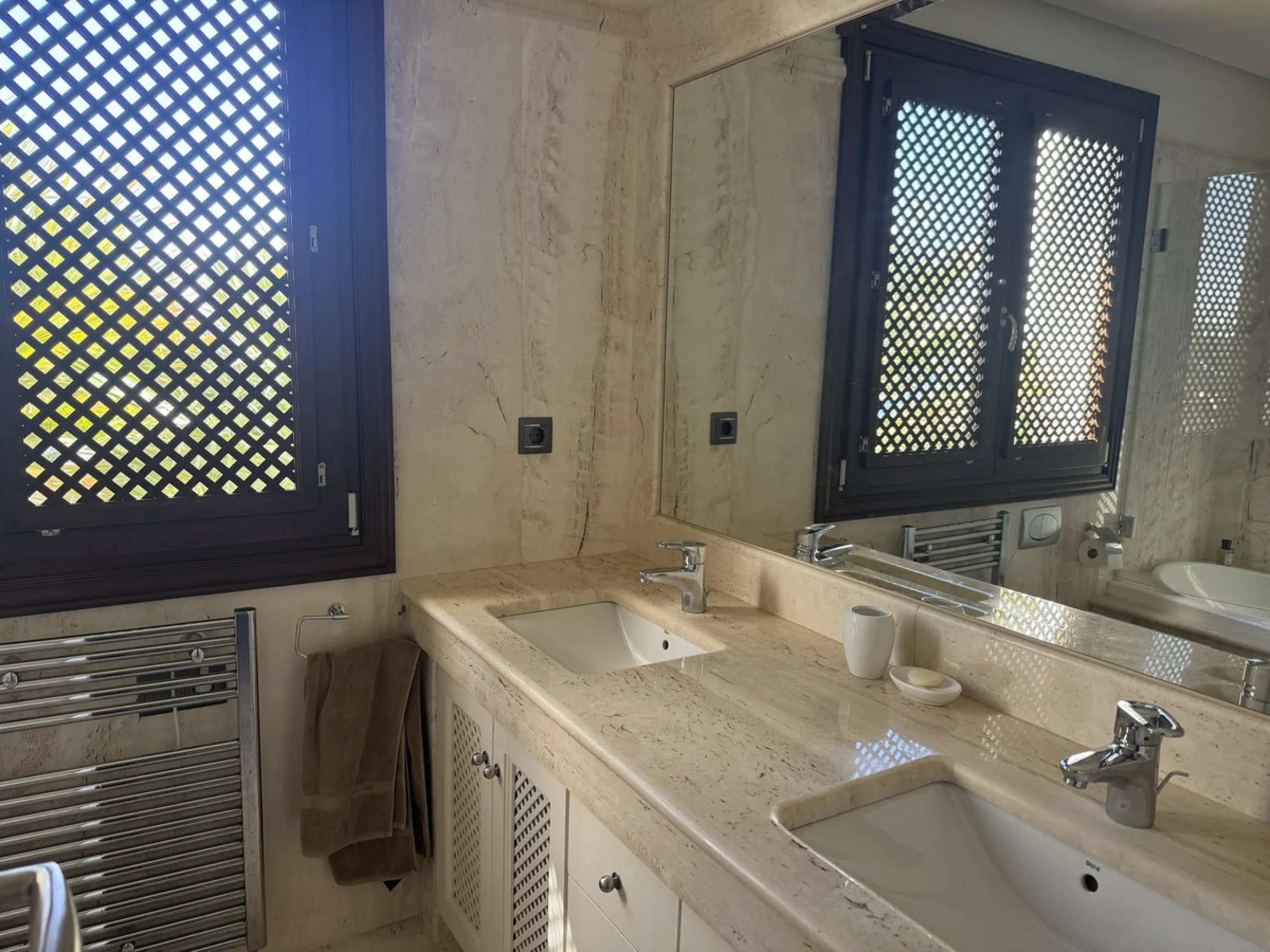 Elegant Ground-Floor Apartment in Doncella Beach, Estepona