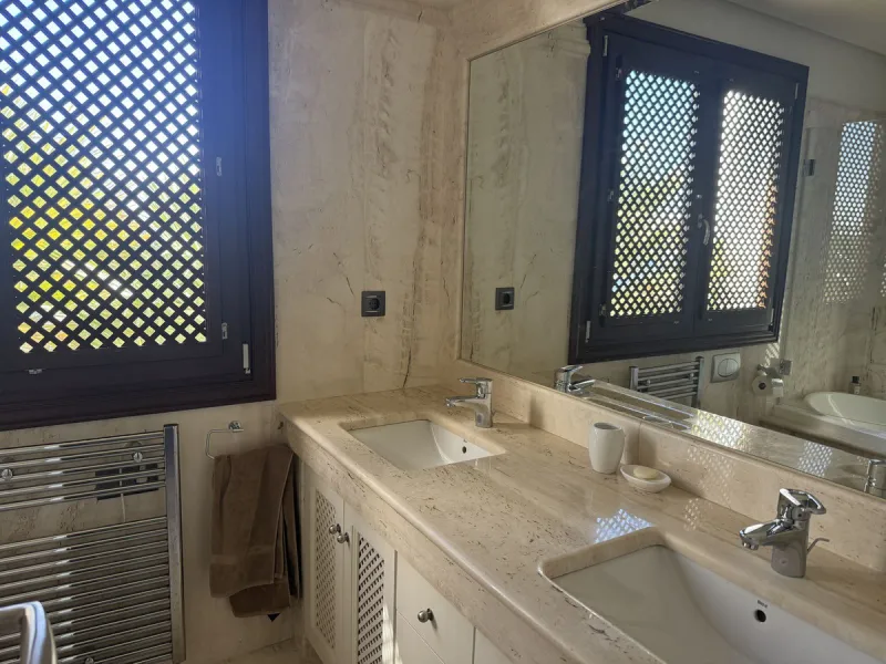 Elegant Ground-Floor Apartment in Doncella Beach, Estepona