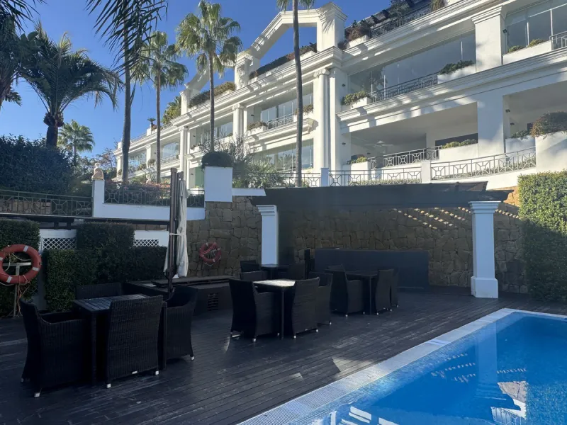 Elegant Ground-Floor Apartment in Doncella Beach, Estepona