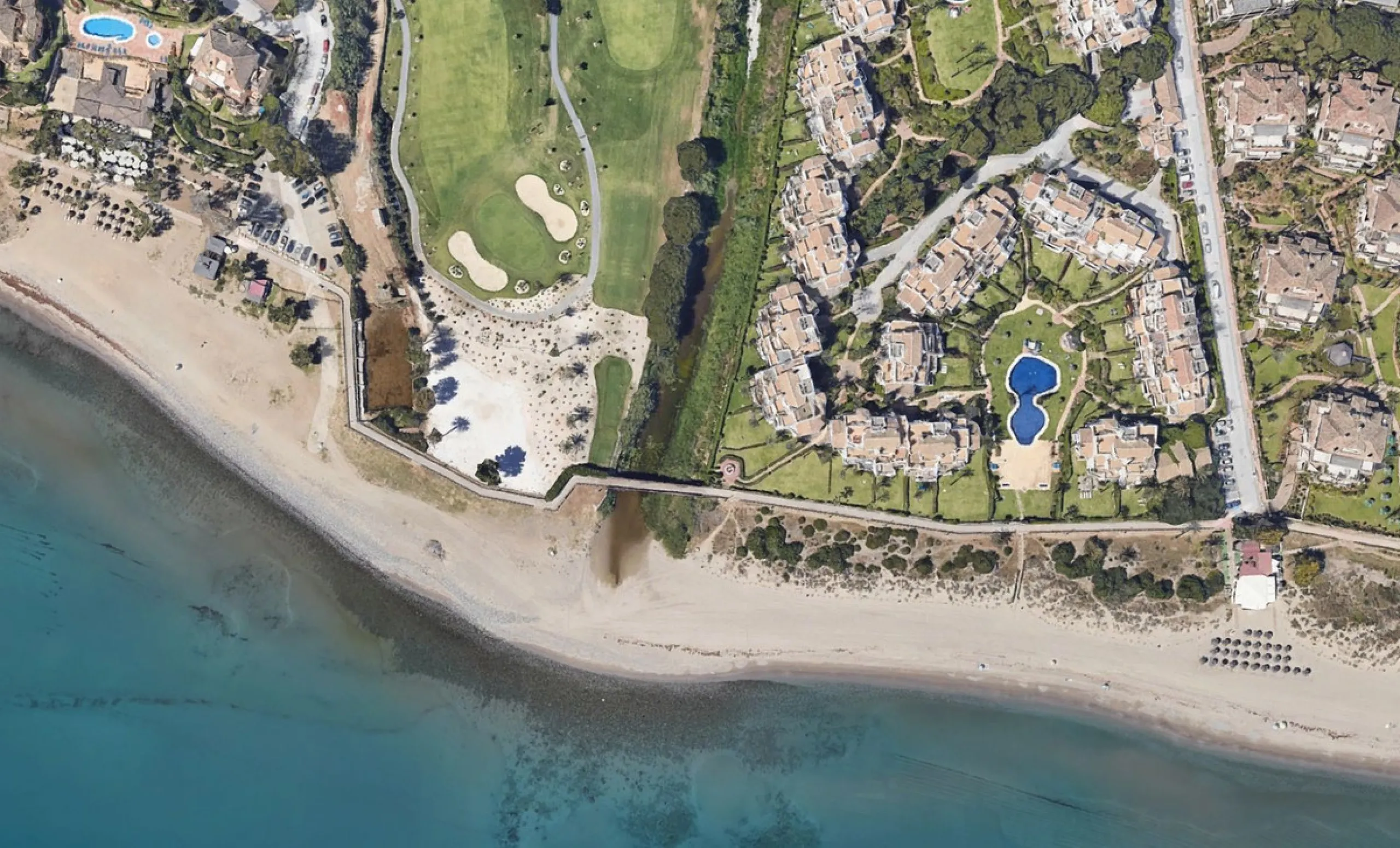 3-bedroom beachfront apartment – Palm Beach, Marbella